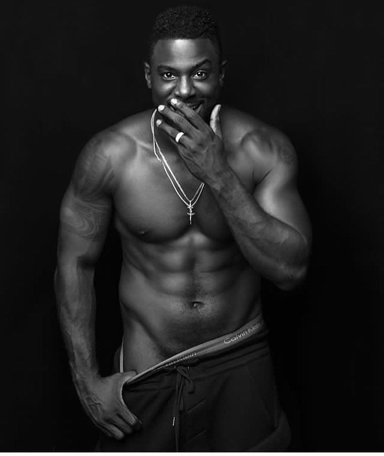 включи черные парни. парень в черном. включи черные парни. чернокожие модели мужчины. красивые черные парни.