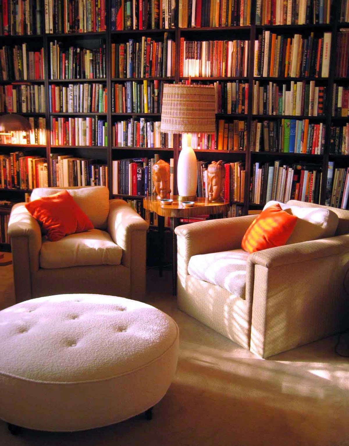 диван вечер с книжкой